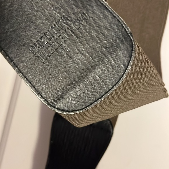 Torrid Taupe Buckle Belt Size 3/4 - Picture 3 of 3